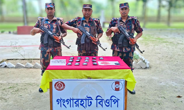 লালমনিরহাটে বিজিবি’র অভিযানে জব্দ ভারতীয় মাদক