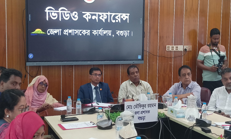 বগুড়ায় শিক্ষক-কর্মচারীদের কল্যাণ ট্রাস্টের অর্থ হস্তান্তরের উদ্বোধন