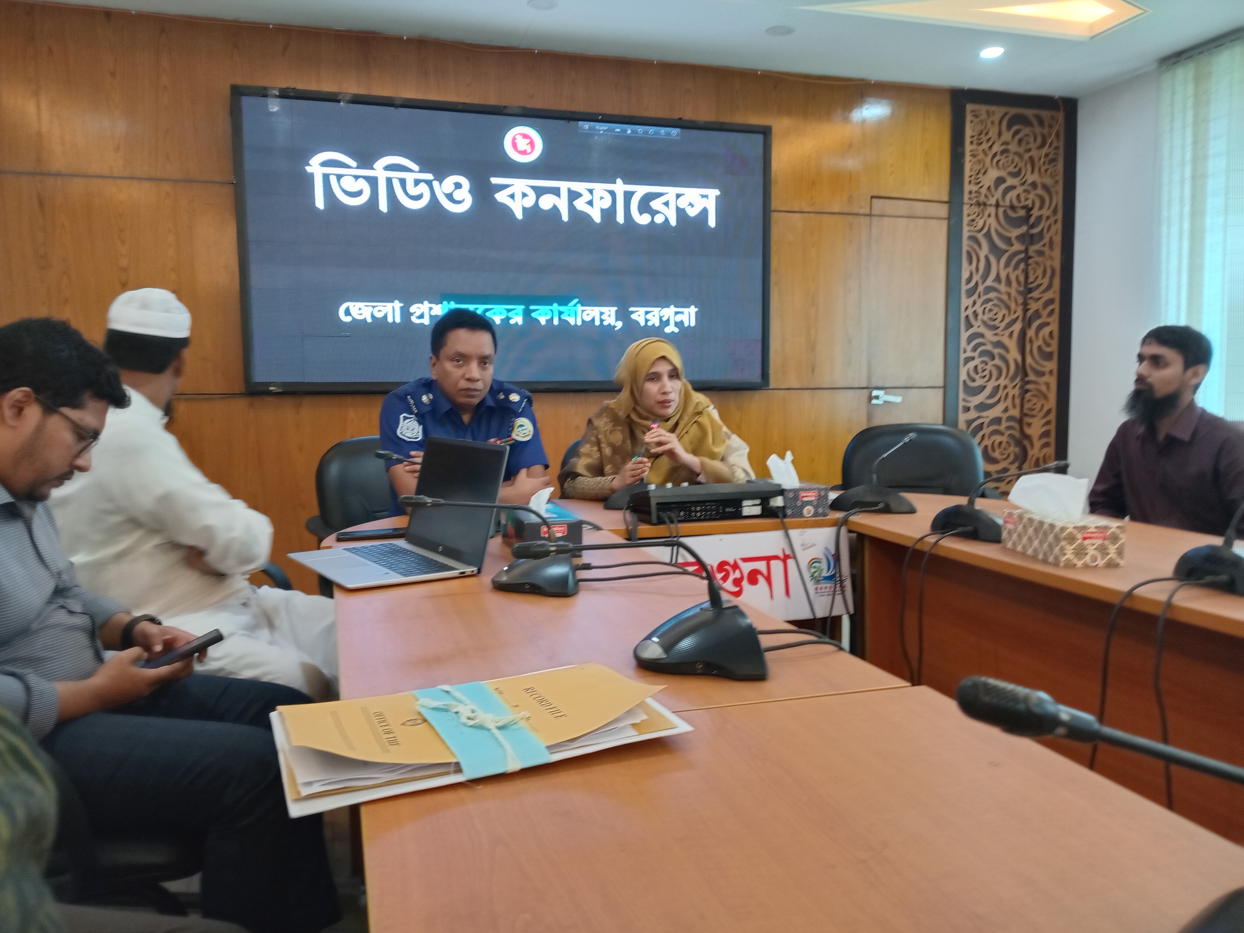 বরগুনায় ২৬৪ জন শিক্ষক কর্মচারী পেলেন অবসর সুবিধা ও কল্যাণ ট্রাস্টের অর্থ