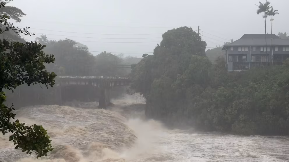 যুক্তরাষ্ট্রের হাওয়াইয়ে হারিকেন লালার তাণ্ডবে ভারী বৃষ্টিপাত