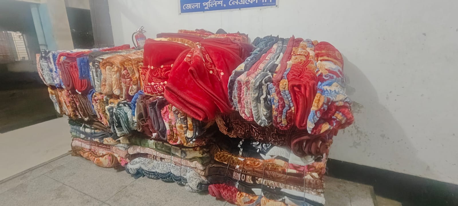 নেত্রকোণায় ভারতীয় কম্বল জব্দ 