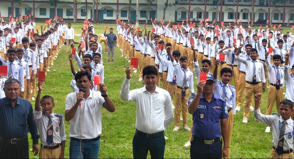 সামাজিক অবক্ষয়কে লাল কার্ড দেখিয়ে শপথ নিলো পঞ্চগড়ের শিক্ষার্থীরা