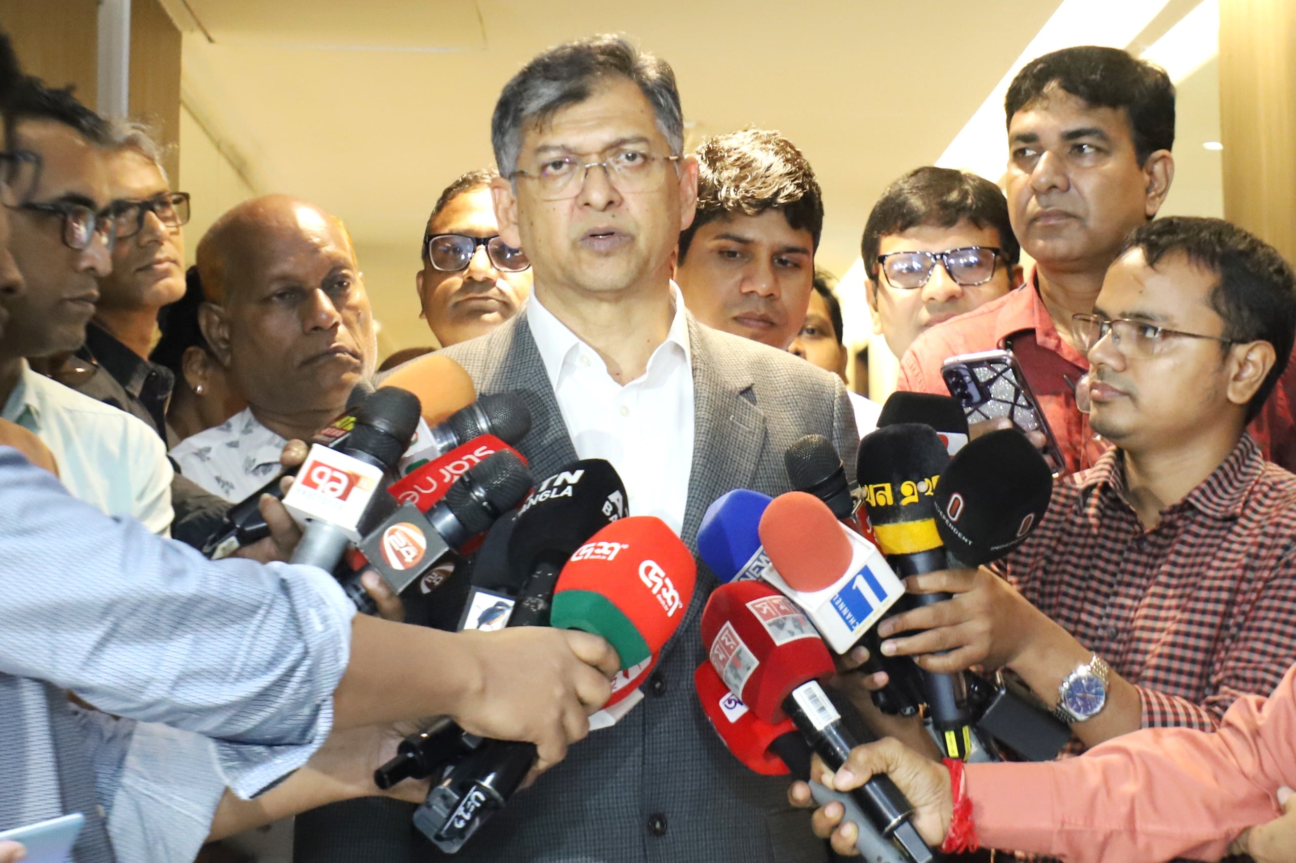 বিগত ১৮০ দিনে আইনশৃঙ্খলা পরিস্থিতির দৃশ্যমান উন্নতি হয়েছে: স্বরাষ্ট্রমন্ত্রী