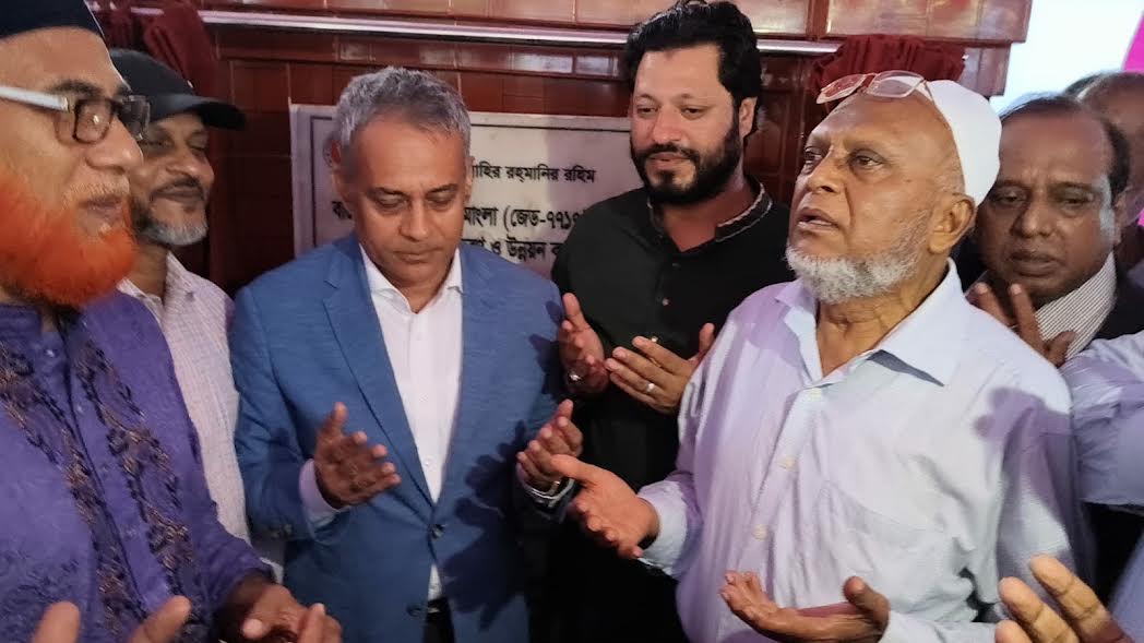 বাগেরহাটের দশানী-হেলাতলা সড়কের পুনর্নির্মাণ কাজের উদ্বোধন করলেন সেতুমন্ত্রী