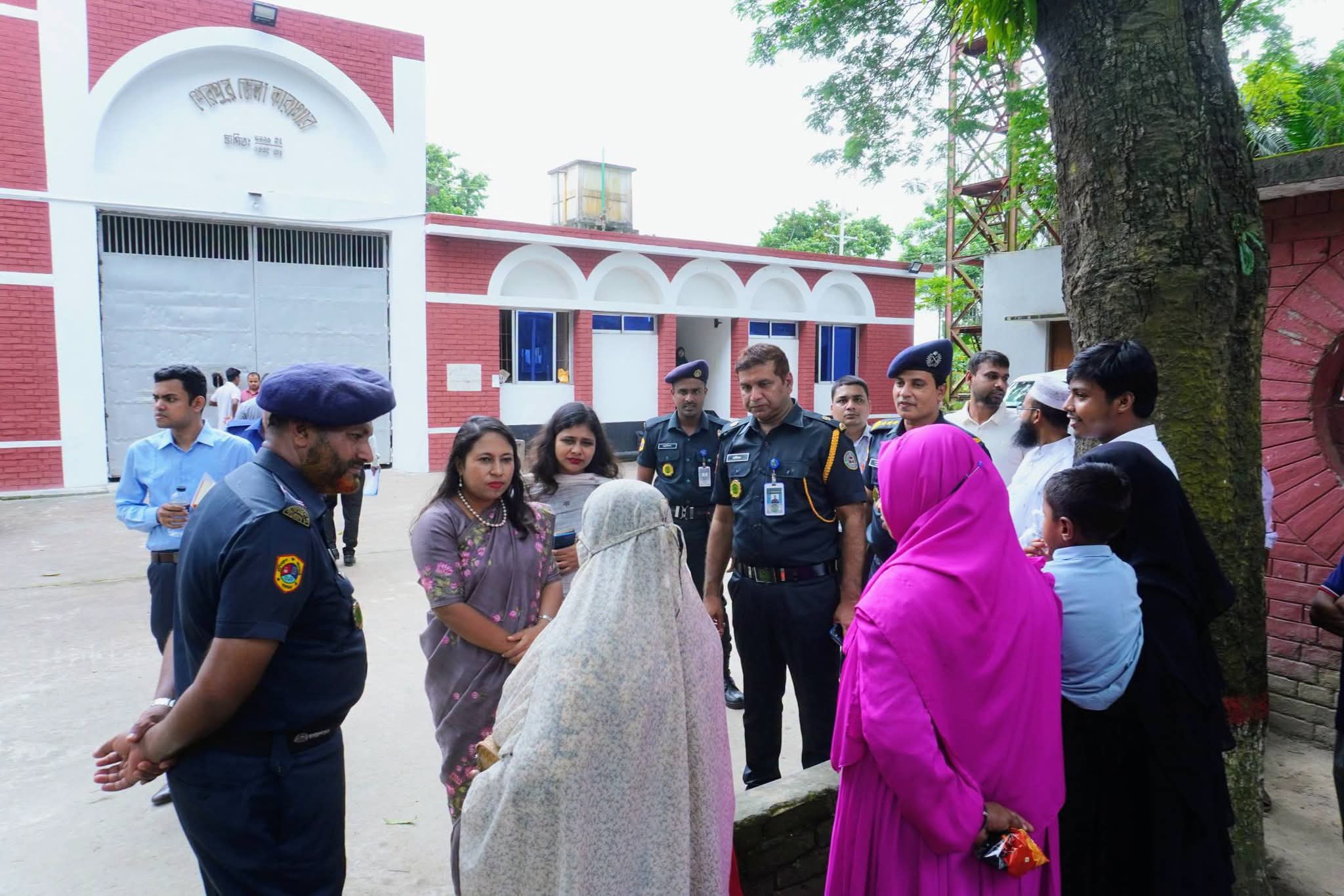 শেরপুরে কারাগার পরিদর্শন করলেন জেলা প্রশাসক 