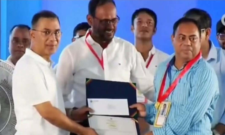 ফেনীর ডা. আশরাফ ফিসারিজের জাতীয় পদক লাভ