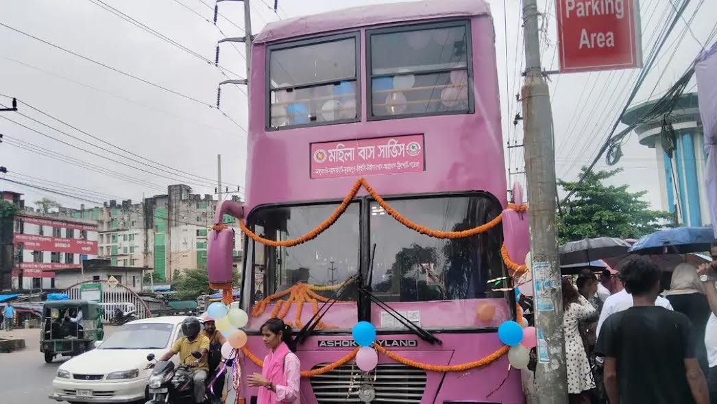 চট্টগ্রামে দুই বাস নিয়ে শুরু হলো ‘মহিলা বাস সার্ভিস’