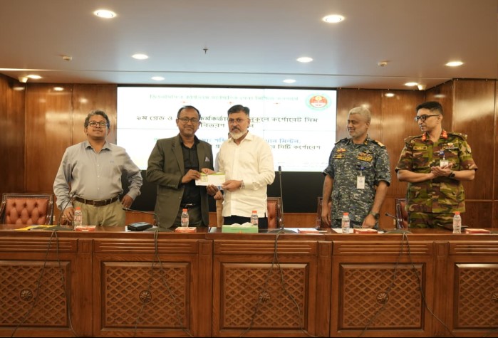 ডিএনসিসির নবম গ্রেড ও তদূর্ধ্ব কর্মকর্তাদের মাঝে টেলিটক কর্পোরেট সিম বিতরণ