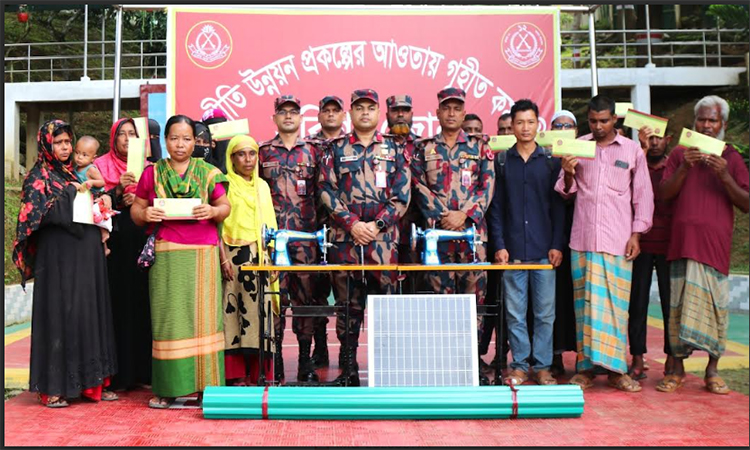 রাঙামাটিতে সুবিধাবঞ্চিতদের মাঝে বিজিবি’র অনুদান 