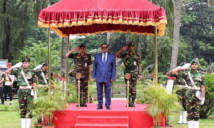 ভারপ্রাপ্ত রাষ্ট্রপতি হাফিজ উদ্দিন আহমদকে বঙ্গভবনে বিদায়ী সংবর্ধনা 