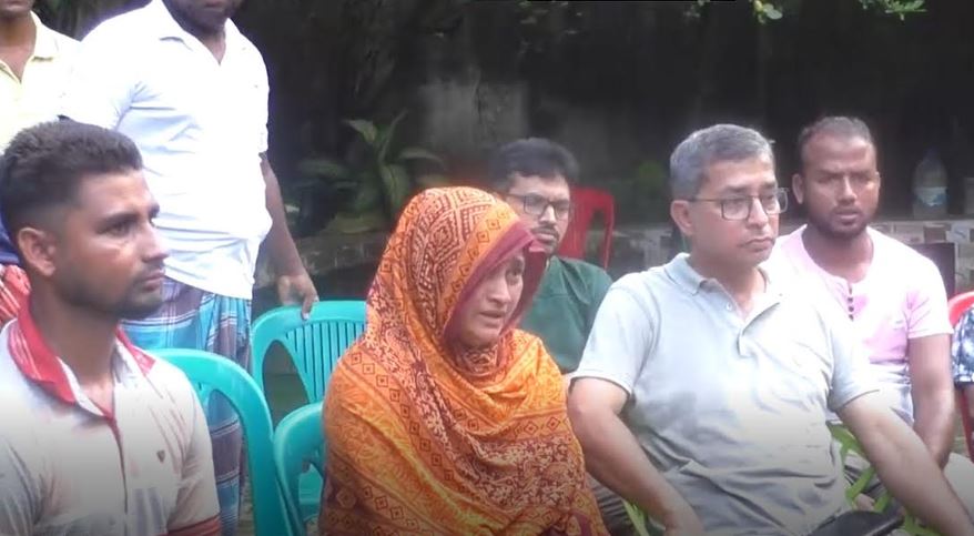 কলকাতায় হোটেলে অগ্নিদগ্ধ হয়ে মারা যাওয়া সাজু ও রেবতীর পরিবারে শোকের মাতম