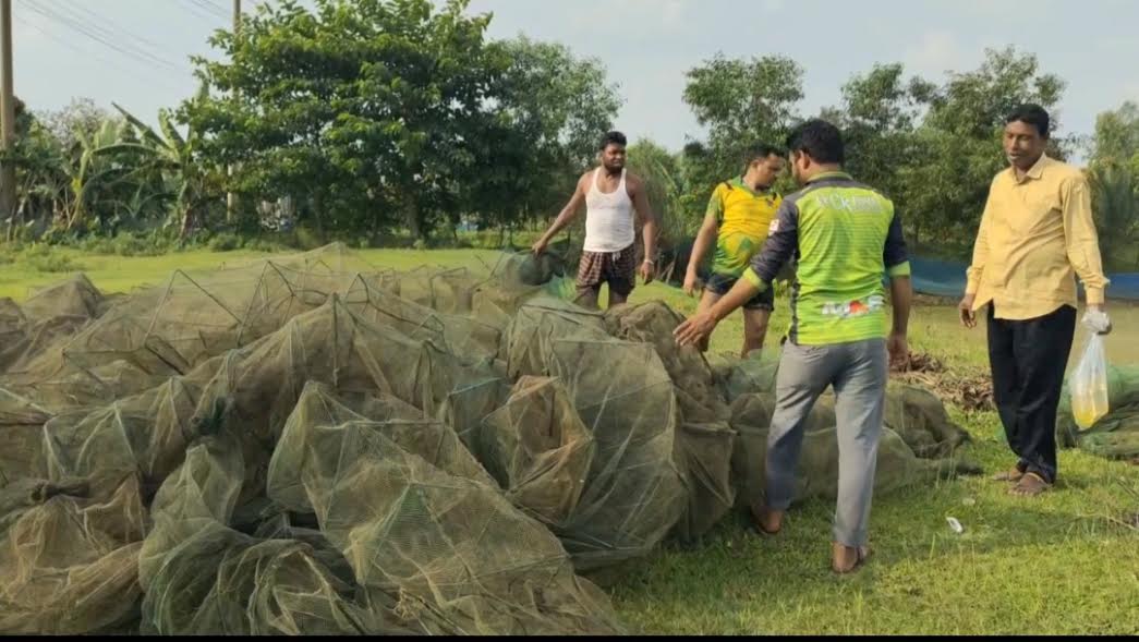 শেরপুরে নিষিদ্ধ চায়না দুয়ারি রিং জাল জব্দ ও পুড়িয়ে ধ্বংস