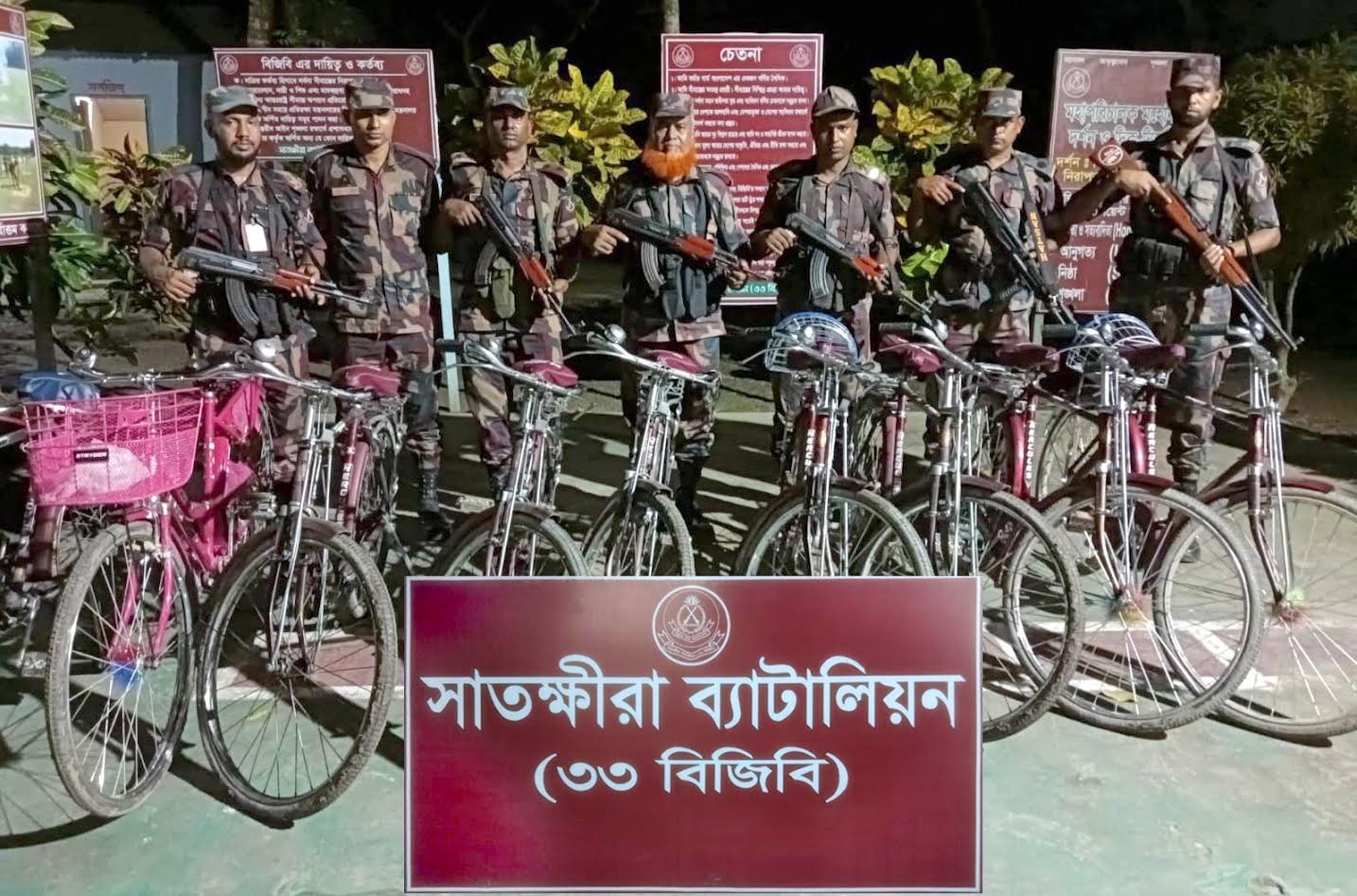 সাতক্ষীরা সীমান্তে শাড়ি, মোবাইলের যন্ত্রাংশ ও বাইসাইকেল জব্দ   