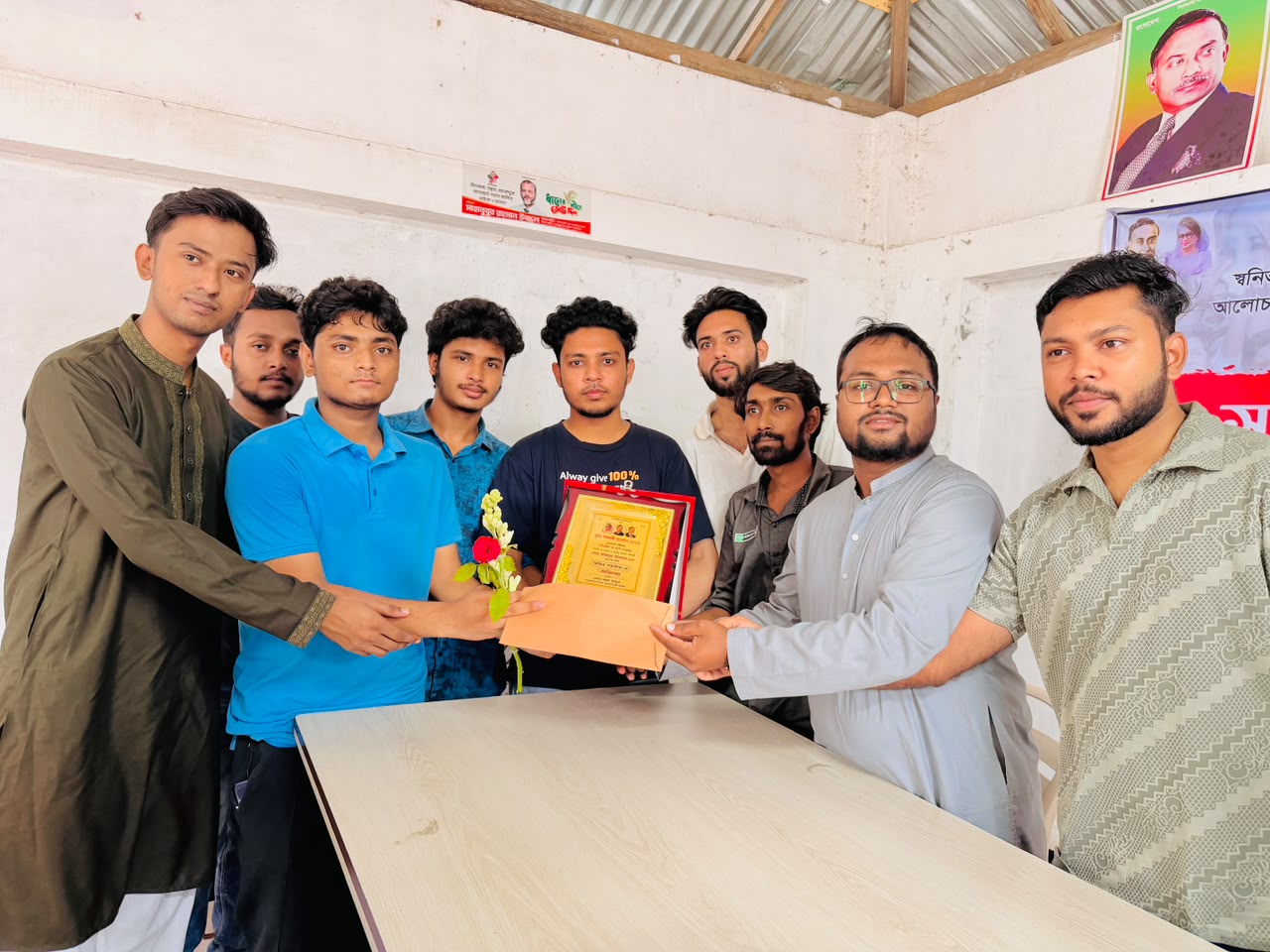 বাগেরহাটে মেধাবী শিক্ষার্থীকে সংবর্ধনা দিল ছাত্রদল
