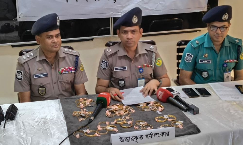 চট্টগ্রামে আত্মসাৎ করা ৯৯ ভরি স্বর্ণের চুড়ি উদ্ধার, গ্রেফতার ৬