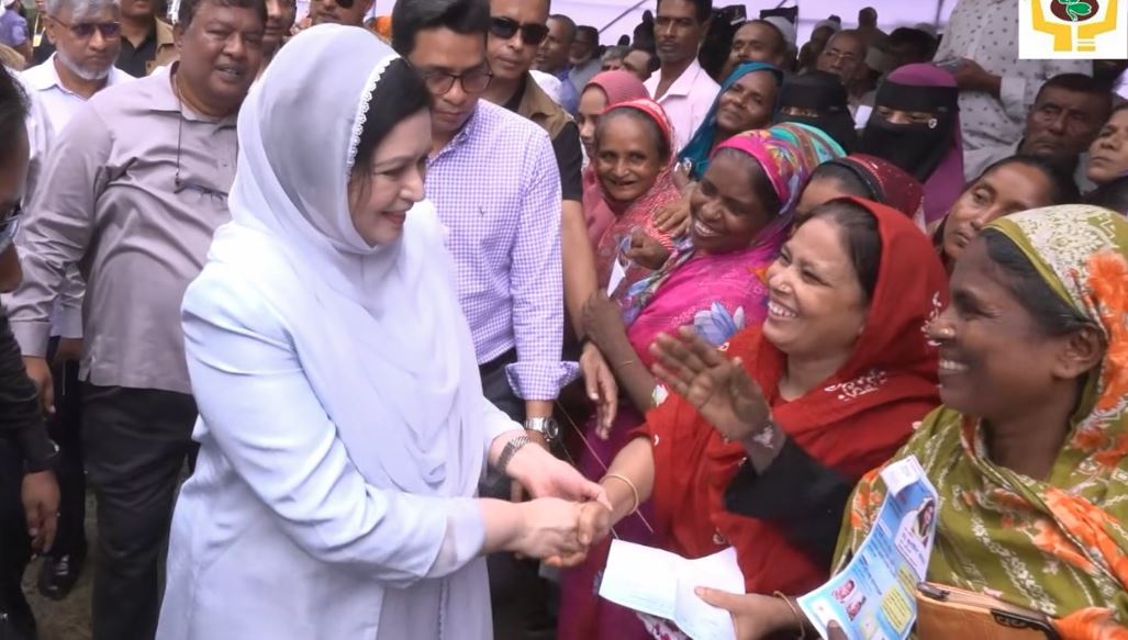 ছানি অপারেশন ক্যাম্প পরিদর্শন করেছেন ডা. জুবাইদা রহমান