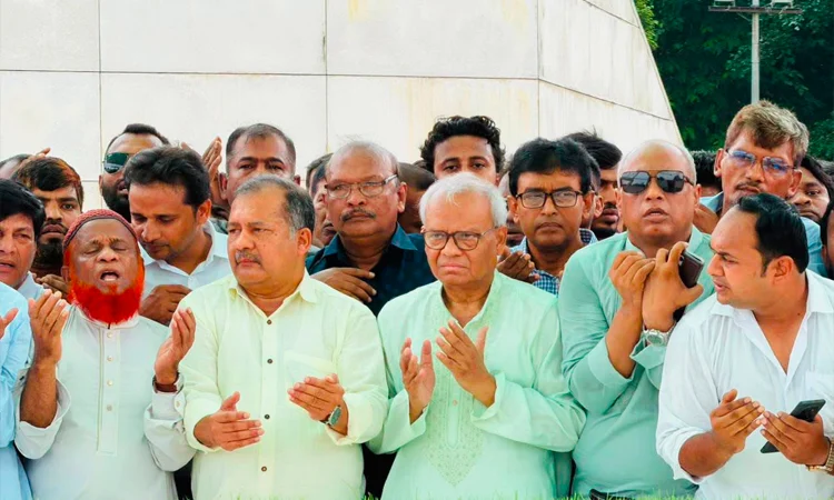 জিয়াউর রহমান ও বেগম খালেদা জিয়ার মাজারে শ্রদ্ধা জানালেন জহির উদ্দিন স্বপন