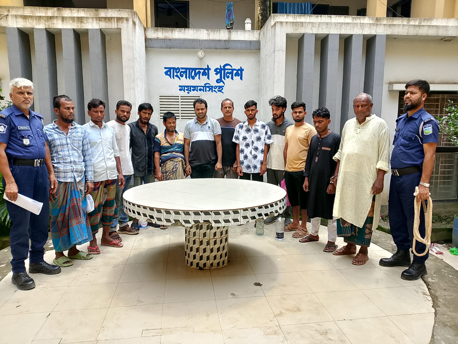 ময়মনসিংহে একযোগে ২৭ পুলিশ সদস্য প্রত্যাহার, গ্রেফতার ২০