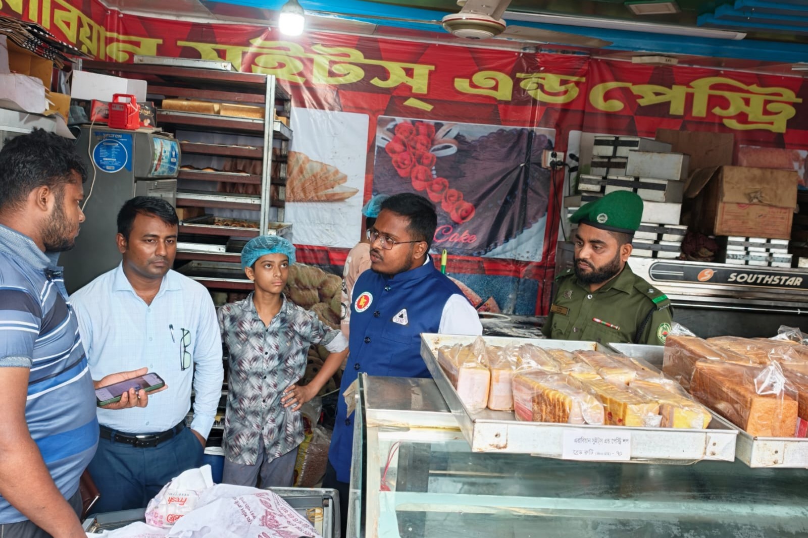 চাঁদপুরে দুই বেকারির অর্থদণ্ড