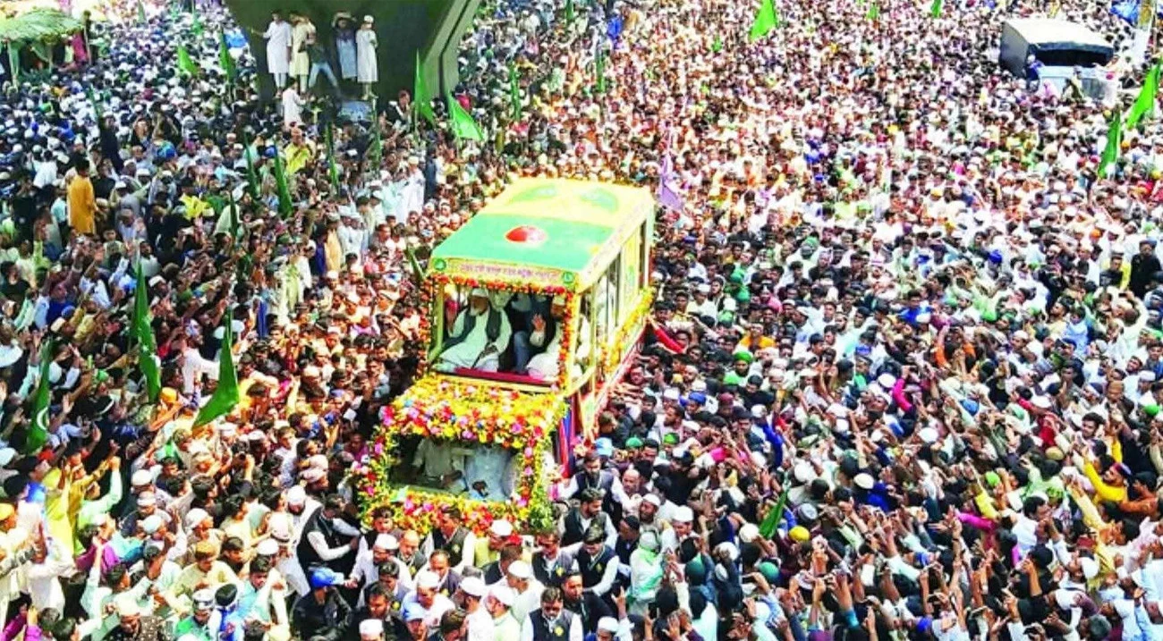 চট্টগ্রামে জশনে জুলুসে লাখো জনস্রোত, উৎসবমুখর নগরী | জেলার সংবাদ | বাংলাদেশ সংবাদ সংস্থা (বাসস)