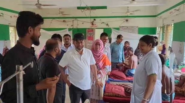 মোংলা উপজেলা স্বাস্থ্য কমপ্লেক্স পরিদর্শন করেছেন পরিবেশ প্রতিমন্ত্রী 