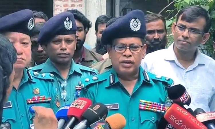 রংপুরে একই পরিবারের ৪ সদস্যের হত্যাকাণ্ডের ঘটনাস্থল পরিদর্শনে আরপিএমপি কমিশনার