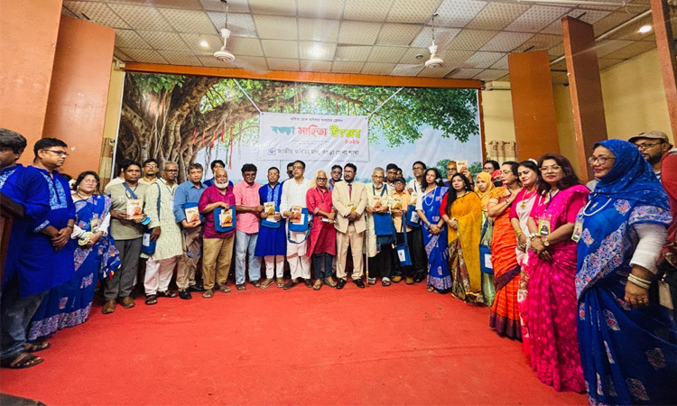 বগুড়ায় ‘সাহিত্য উৎসব-২০২৬’ অনুষ্ঠিত; ৩শ’ কবির মিলন মেলা