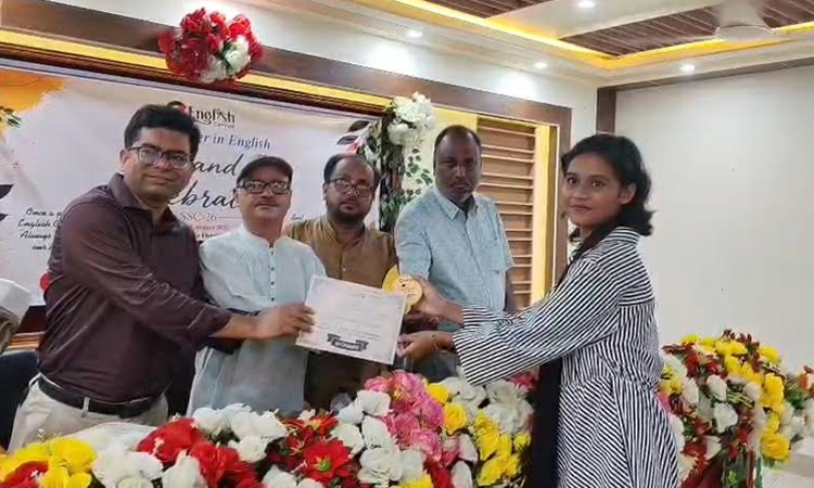 নেত্রকোণায় ‘ইংলিশ কার্নিভাল’-এর কৃতি শিক্ষার্থীদের সংবর্ধনা