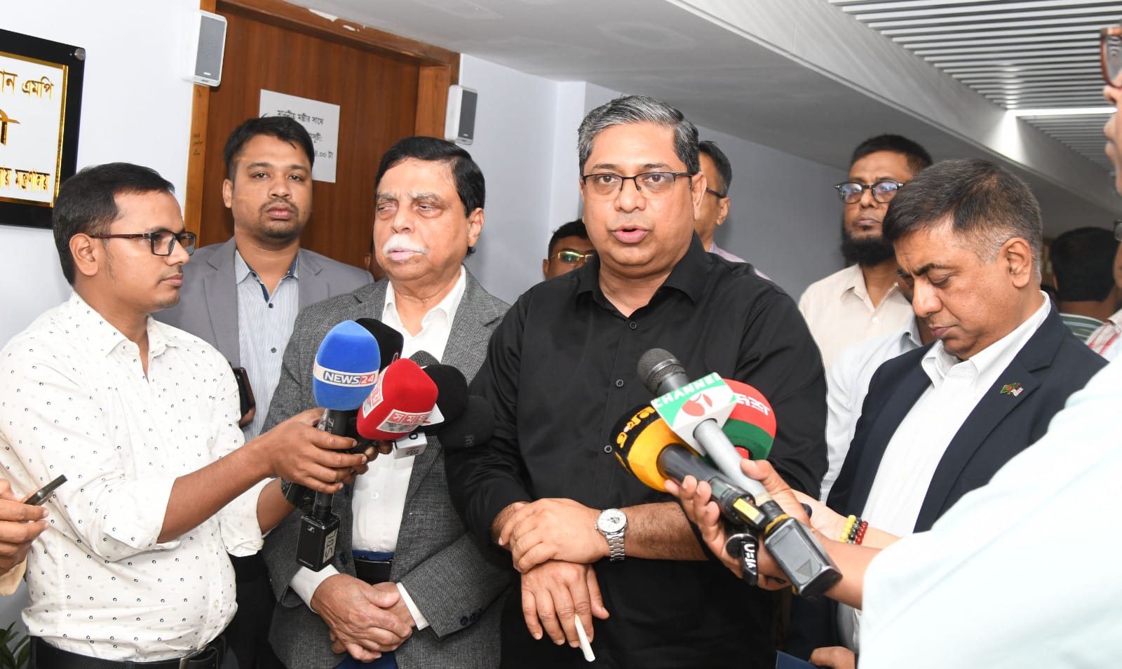 মালয়েশিয়া ৬ মাসের মধ্যে বাংলাদেশ থেকে ২ লাখ শ্রমিক নেবে: স্থানীয় সরকার প্রতিমন্ত্রী