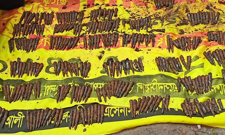 বগুড়ায় ড্রেন খননকালে কার্তুজ উদ্ধার