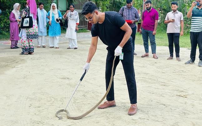 ৩৫শ’ বন্যপ্রাণী ও সাড়ে ৭শ’ সাপ ধরে অবমুক্ত করেছেন শিক্ষার্থী অয়ন