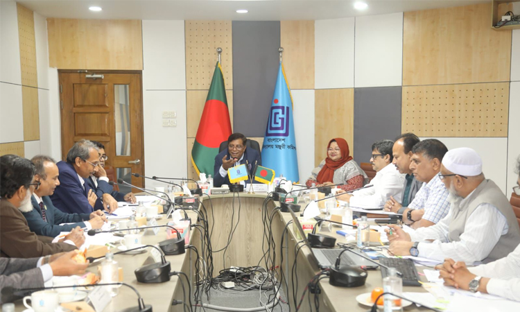 বিশ্ববিদ্যালয়ে গবেষণায় বড় বিনিয়োগের পরিকল্পনা ইউজিসির, বাড়ছে পিএইচডি ফেলোশিপ