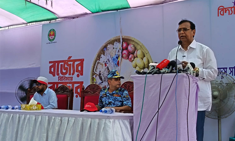 বর্জ্যের বিনিময়ে বাজার : পরিচ্ছন্ন নগর গড়তে ডিএসসিসি ও বিদ্যানন্দের উদ্যোগ