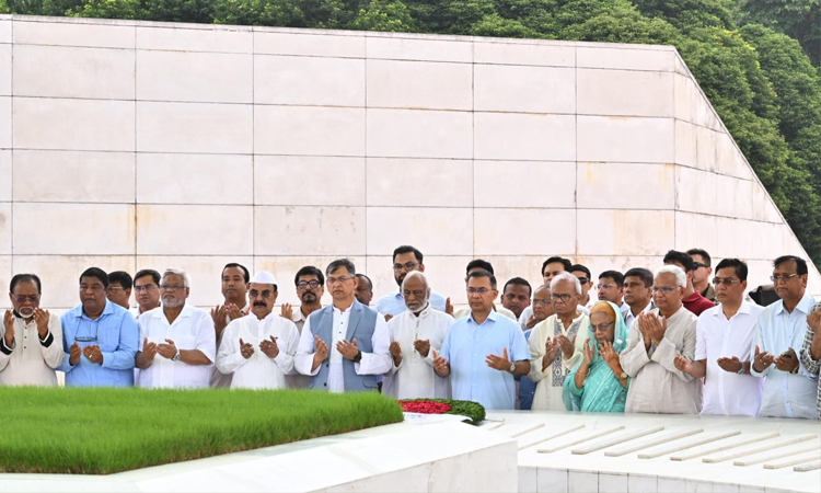 বিএনপির প্রতিষ্ঠাবার্ষিকী উপলক্ষে বাবা-মায়ের কবরে প্রধানমন্ত্রীর শ্রদ্ধা