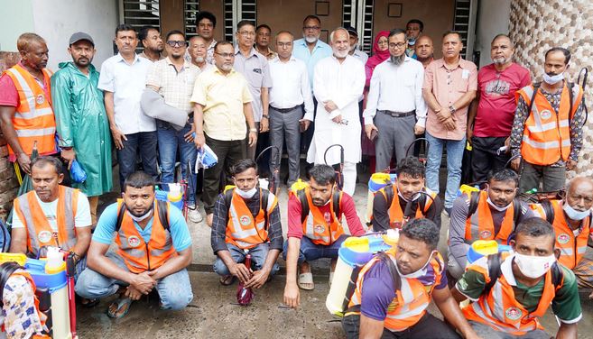 খুলনায় ডেঙ্গু সংক্রমণ প্রতিরোধে মশার লার্ভা নিধন অভিযান শুরু