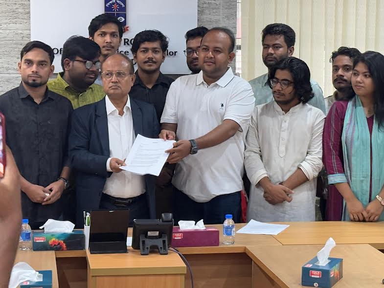 গ্রিন ক্যাম্পাস গড়তে ঢাবিতে সৌরবিদ্যুৎ প্রকল্পের প্রস্তাব ছাত্রদল নেতা হামিমের