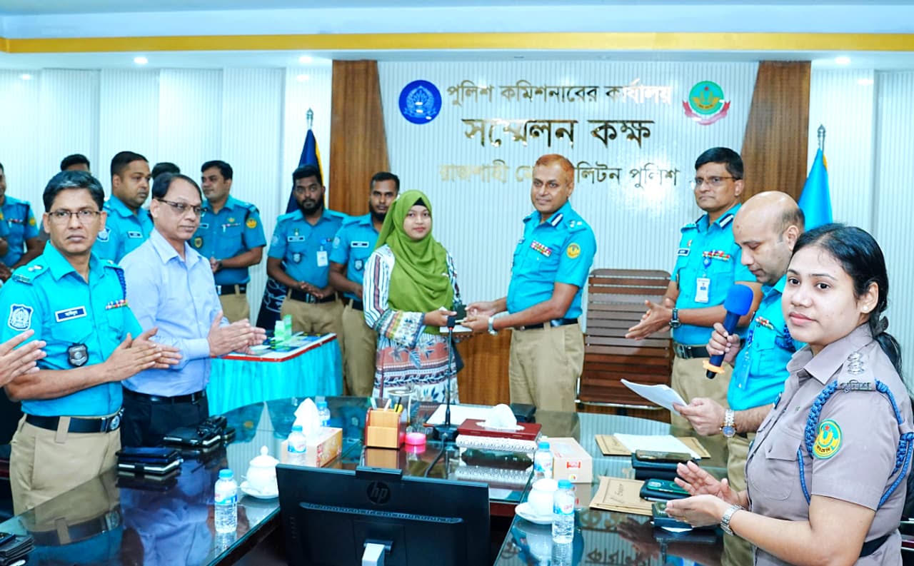 হারিয়ে যাওয়া ১২৫টি মোবাইল মালিকের কাছে ফিরিয়ে দিল আরএমপি 