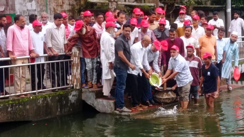 পিরোজপুরে বিএনপির প্রতিষ্ঠাবার্ষিকী উপলক্ষে মাছের পোনা অবমুক্ত