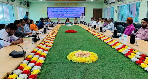 সাতক্ষীরায় ঘূর্ণিঝড় মোকাবিলায় আগাম প্রস্তুতির নির্দেশ জেলা প্রশাসকের