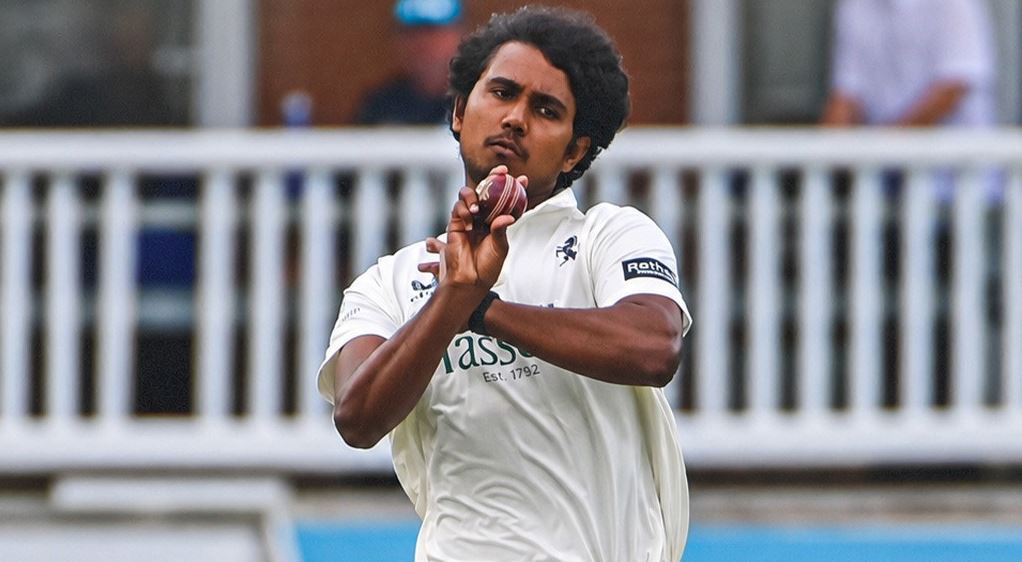 কাউন্টিতে ফিরে বল হাতে ঝলক হাসানের