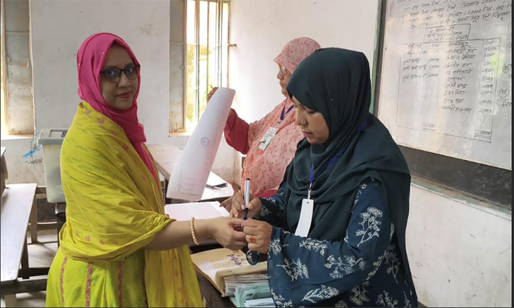ব্রাহ্মণবাড়িয়া রেড ক্রিসেন্টের নির্বাচনে ভোট গ্রহণ চলছে ; ৭ পদে লড়ছেন ৪৫ প্রার্থী