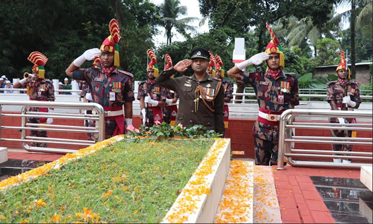 বীরশ্রেষ্ঠ নূর মোহাম্মদ শেখের শাহাদত বার্ষিকীতে বিজিবির শ্রদ্ধা নিবেদন