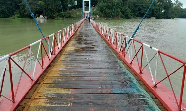 রাঙ্গামাটির ঝুলন্ত সেতুতে পর্যটক প্রবেশে নিষেধাজ্ঞা প্রত্যাহার