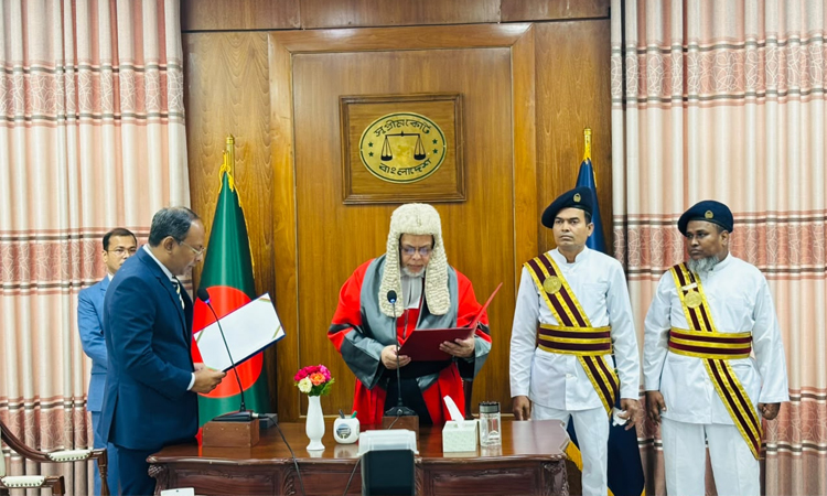 শপথ নিলেন পিএসসির চেয়ারম্যান অধ্যাপক ড. মোহাম্মদ নাজমুজ্জামান ভূঁইয়া