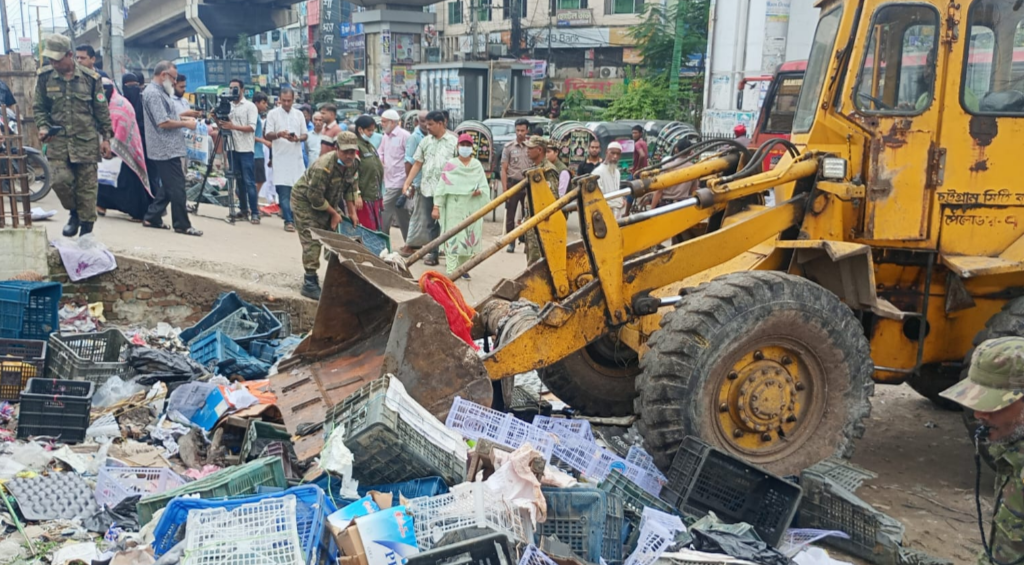 চট্টগ্রামে চসিকের অভিযানে দুই শতাধিক অবৈধ দোকান উচ্ছেদ 