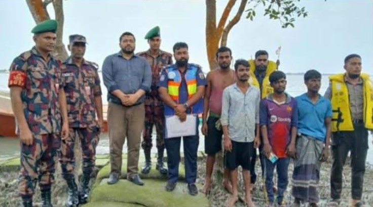 শ্যামনগরে অবৈধভাবে বালু উত্তোলনের সময় বাল্কহেড জব্দ, ৫০ হাজার জরিমানা