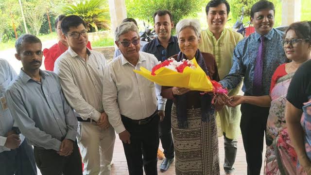 আঞ্চলিক বেতার কেন্দ্র পরিদর্শনে পার্বত্য জেলা পরিষদের চেয়ারম্যান মাম্যাচিং