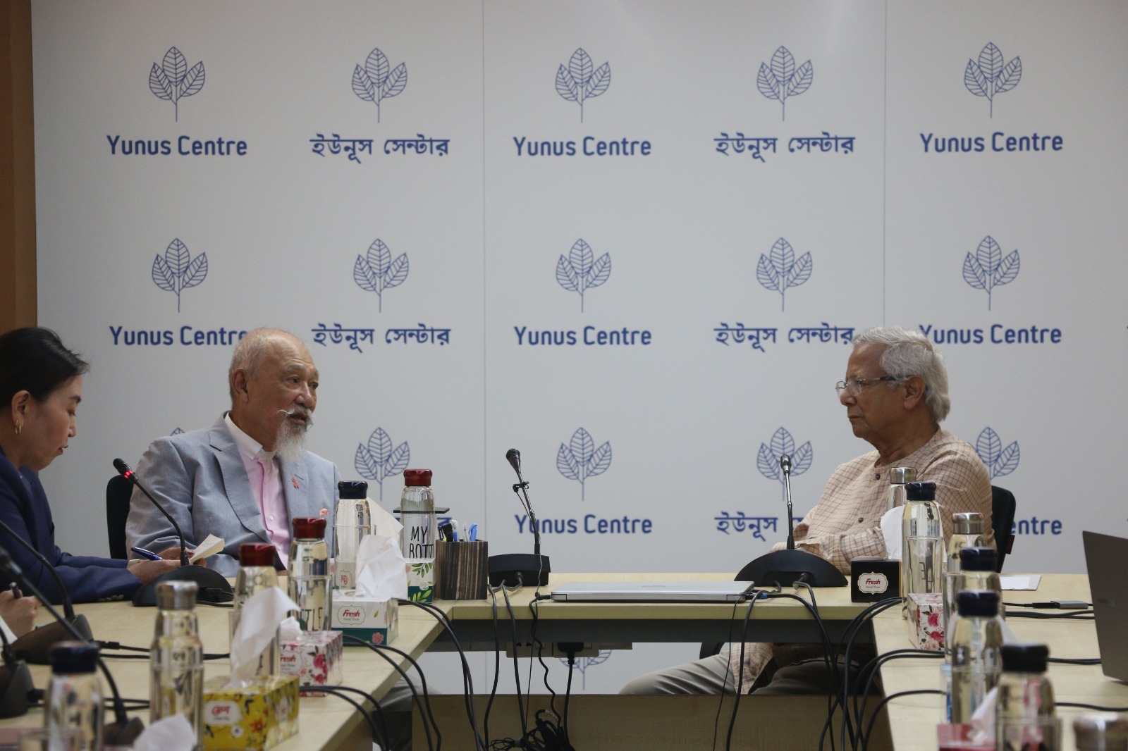 বাংলাদেশ-জাপান সম্পর্ক, রোহিঙ্গা সংকট ও আঞ্চলিক সহযোগিতা বিষয়ে ড. ইউনূসের সঙ্গে সাসাকাওয়ার বৈঠক