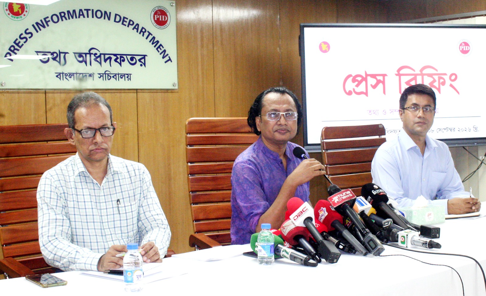 ভারতের গণমাধ্যমে হাসিনাকে এখনও কথা বলতে দেওয়া অপ্রত্যাশিত: তথ্য উপদেষ্টা