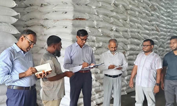 রাজশাহীতে সারের সংকট নেই, মজুত পর্যাপ্ত: বিভাগীয় কমিশনার